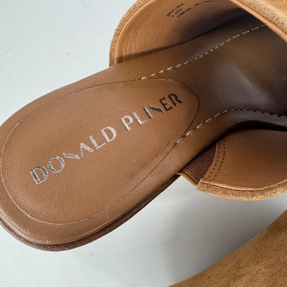 Donald Pliner Jaylyn Sandals Tan Open Toe Sz 7.5 Thong Suede Heels Slip On - Picture 10 of 11